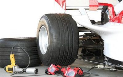 GET YOUR TEAM IN POLE POSITION WITH OUR MOTORSPORT GARAGE FLOORING